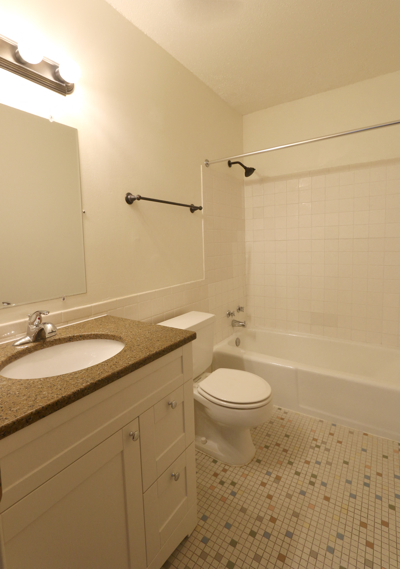 Cedar Manor Apartments Image 9